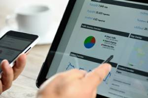Online Marketing mit Tablet und PC