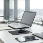 Büro mit Laptop