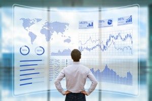 Business Person analysiert Big Data auf einem modernen Display